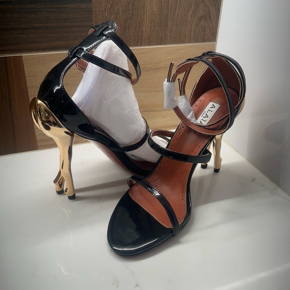 NWT ALAÏA Cabaret Sandal - Picture 13 of 14